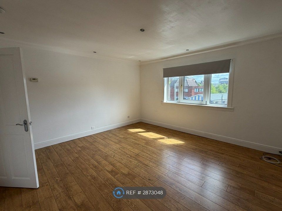 Property photo 3 of 13 Lounge