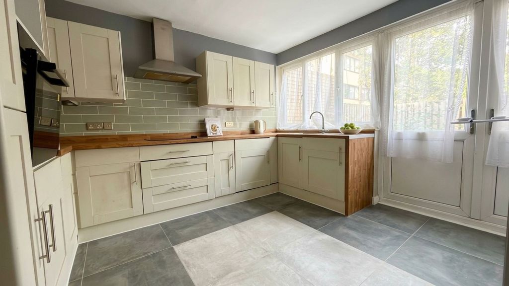 Property photo 2 of 8 Kitchen / Diner