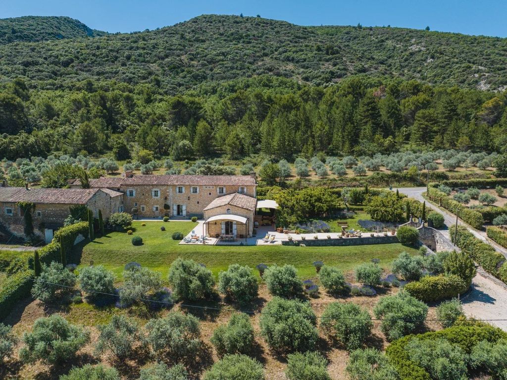 Property photo 1 of 15 Bonnieux / Luberon - Authentic Mas - Quiet Environment - - Panoramic Views - 450Sqm Living Space - Landscaped Land 11,500Sqm - Pool