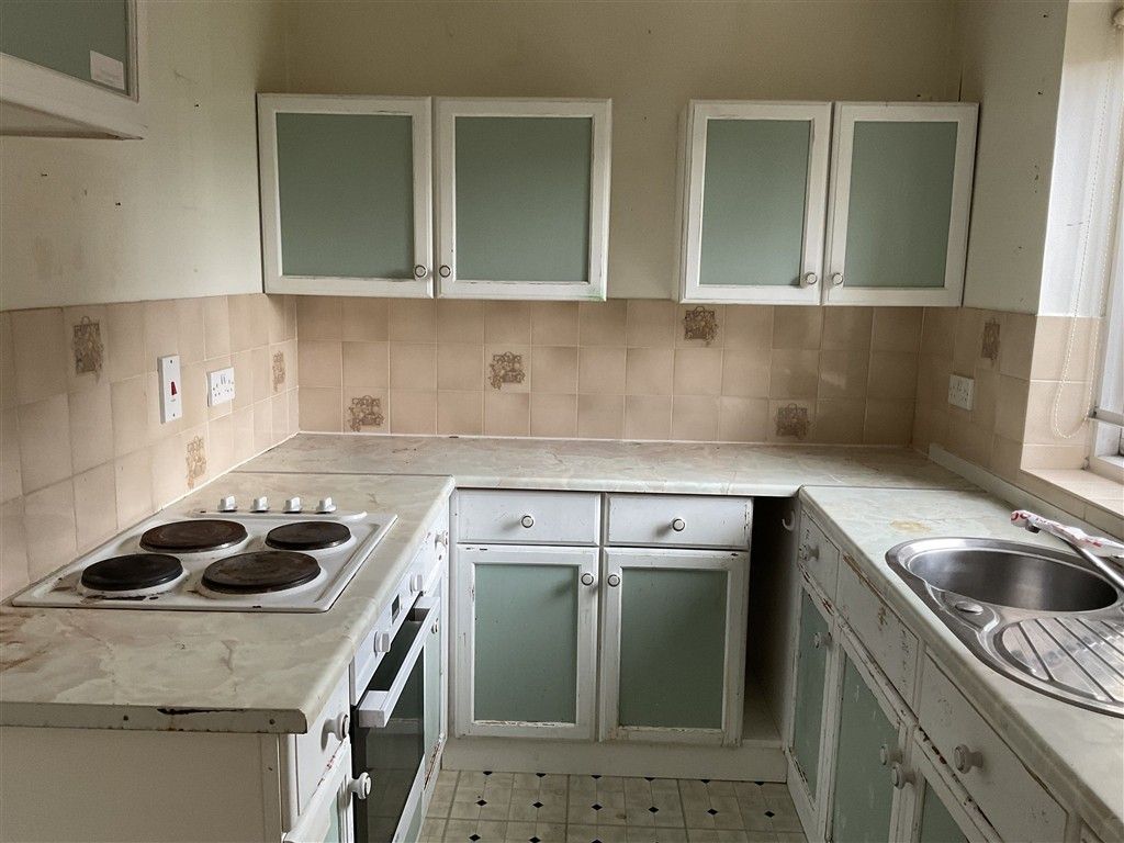 Property photo 2 of 10 Kitchen