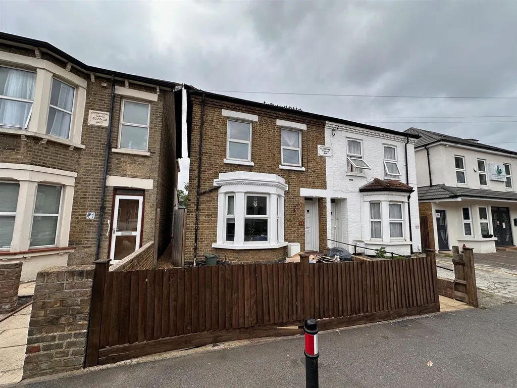 Cowley Mill Road, Uxbridge UB8 – pohled 3