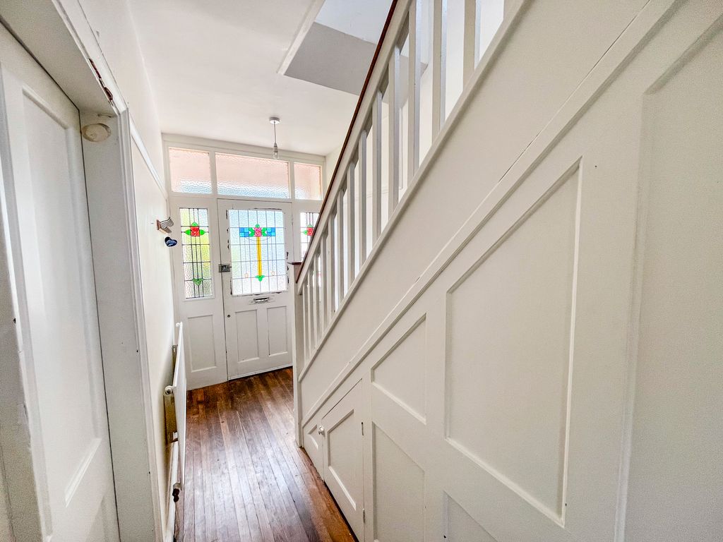 Property photo 2 of 13 Entrance Hall