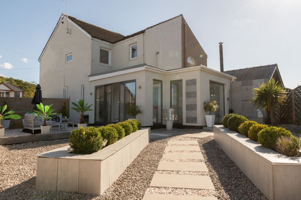 Property photo 1 of 28 Pillmawr Road-52