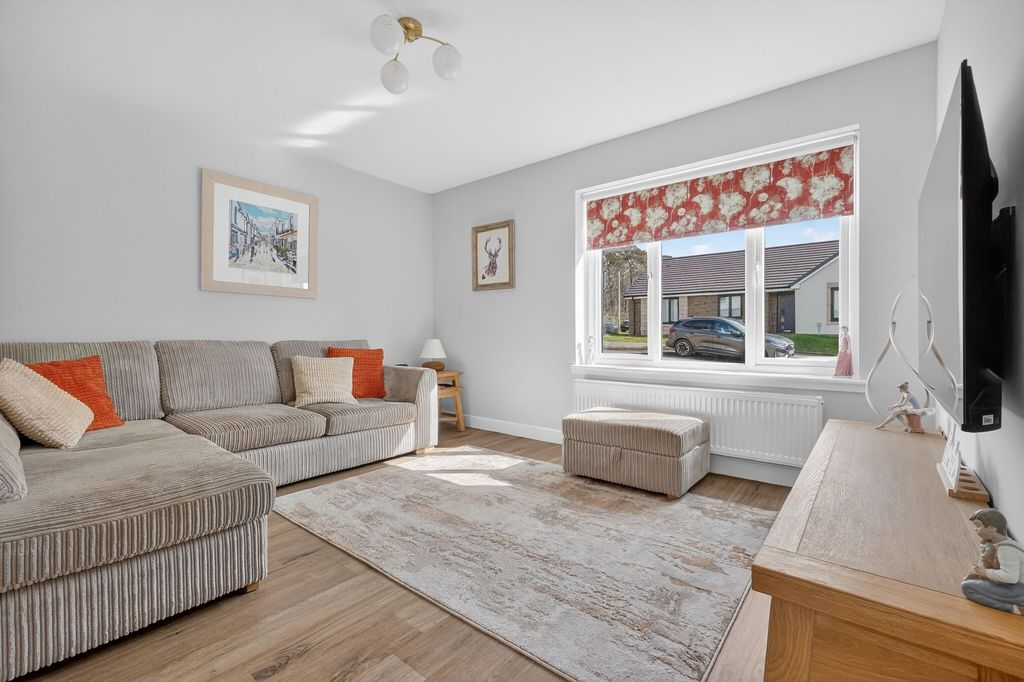 Property photo 2 of 27