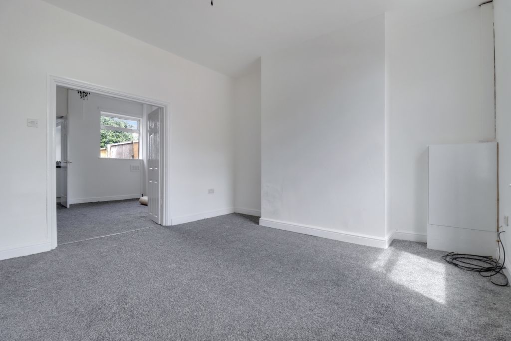 Property photo 3 of 14 3- Rob Hammond Ewemove Pontefract