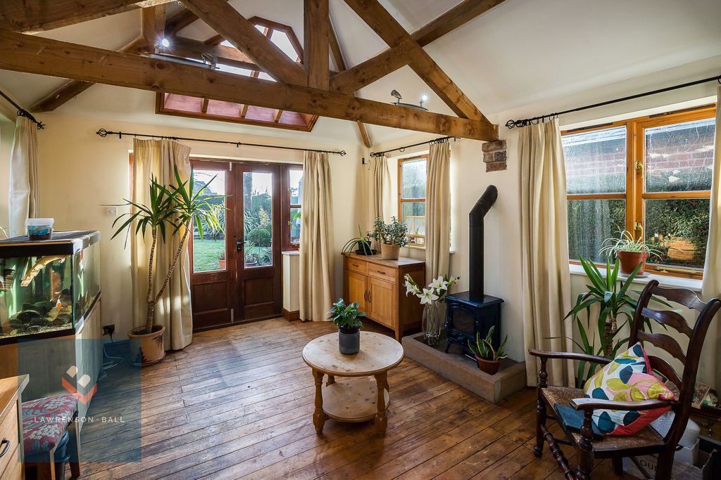 Property photo 2 of 20 Family Room