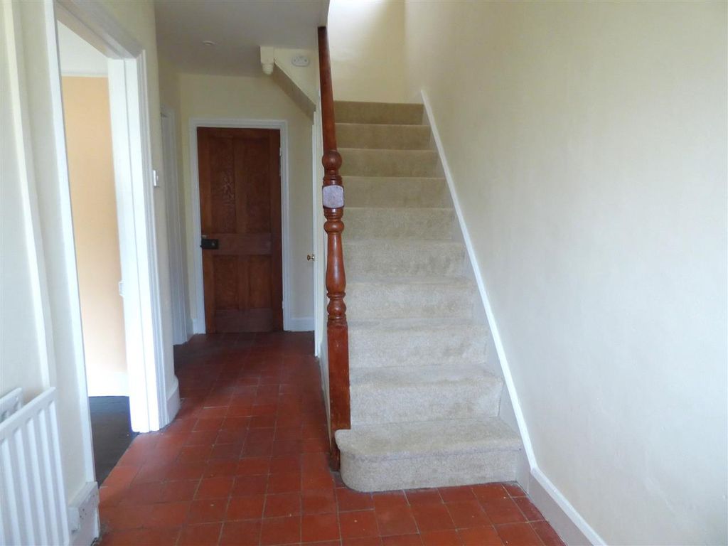 Property photo 2 of 10 Hallway