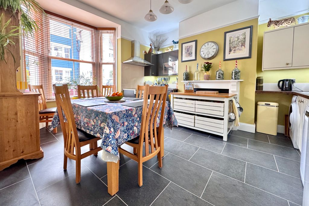 Property photo 3 of 12 Kitchen/Dining Area