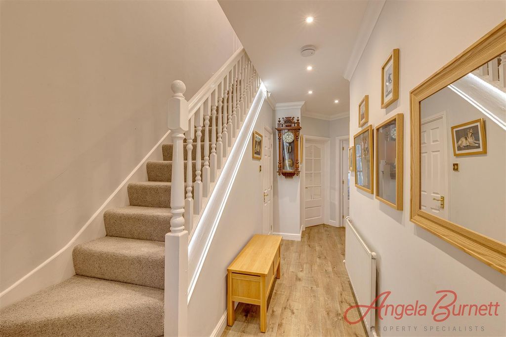 Property photo 2 of 31