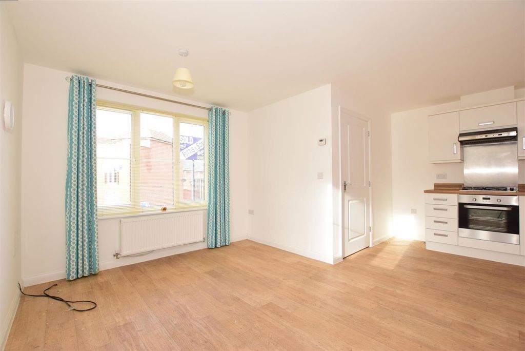 Property photo 3 of 12 901Cy4I0 (002)