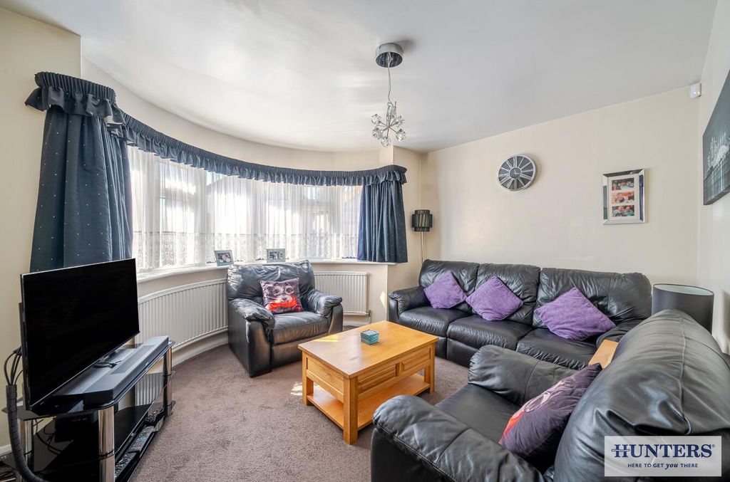 Property photo 2 of 17 Lounge