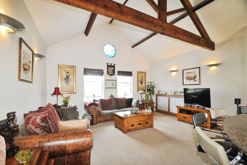 Property photo 3 of 18