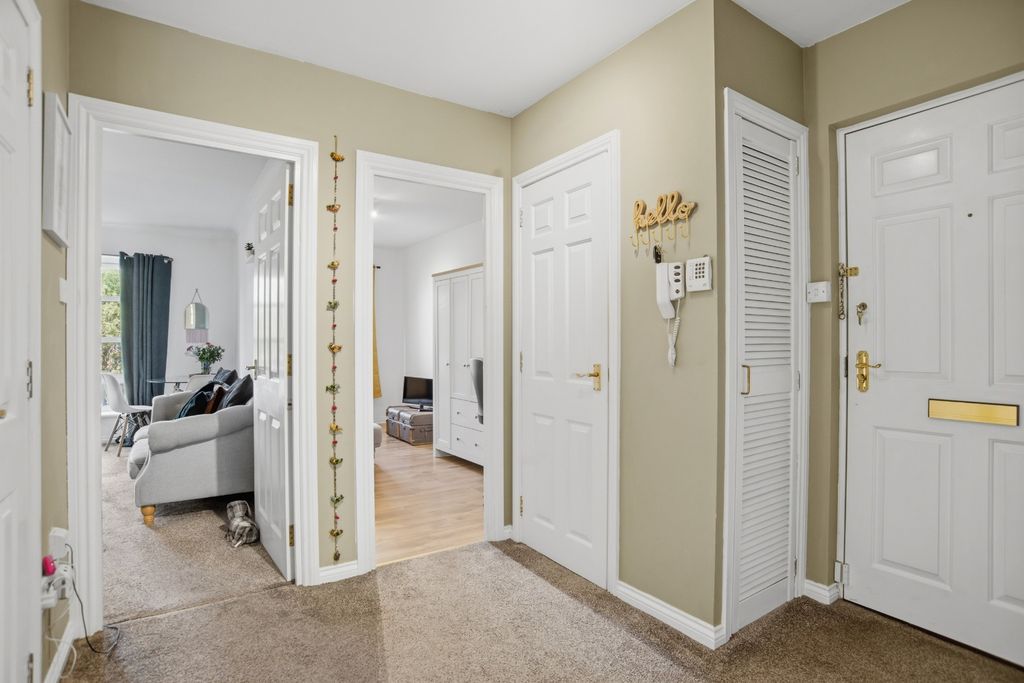 Property photo 3 of 13 5084504
