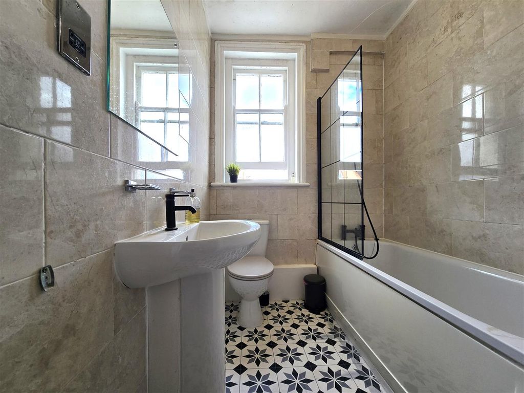 Property photo 3 of 11 4.Jpg