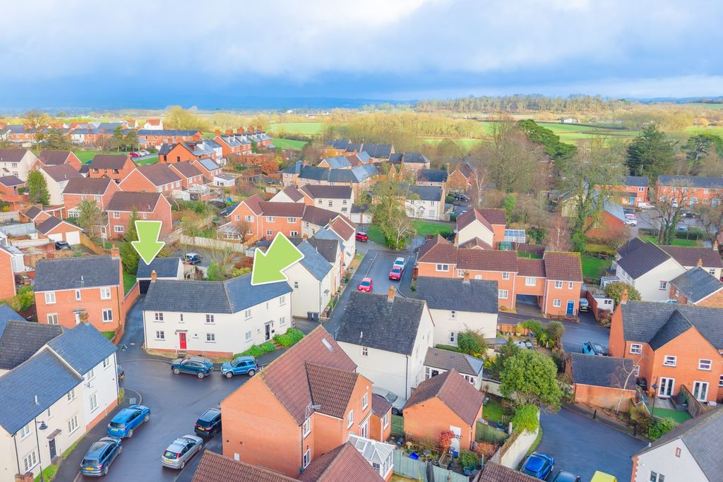 Property photo 2 of 24 Ewemove Taunton - Nichol Place (9)