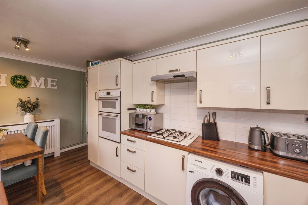 Property photo 3 of 18