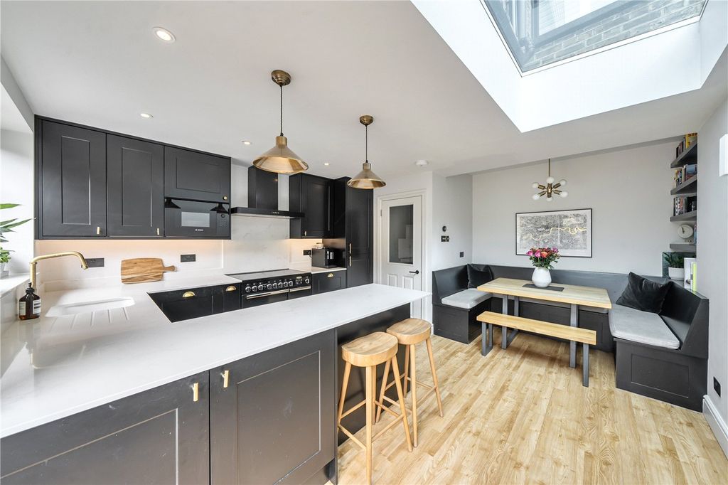 Property photo 2 of 20 Picture No. 14