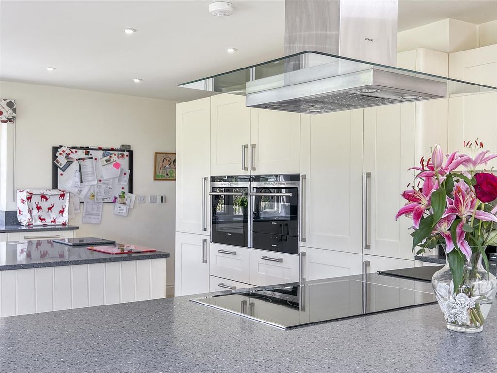 Property photo 3 of 25