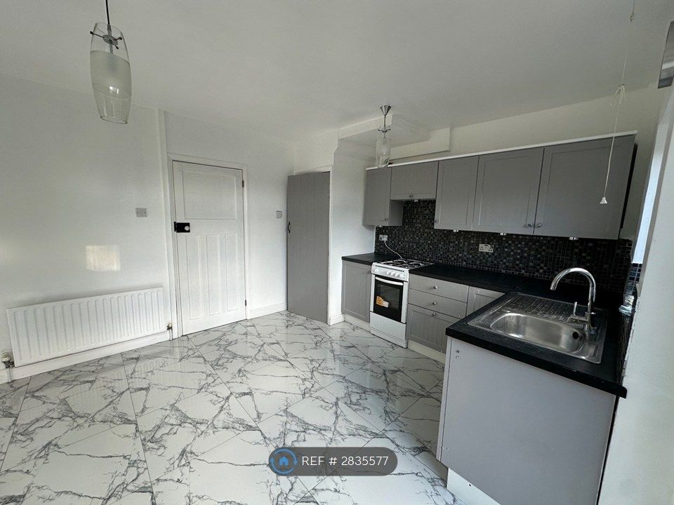 Property photo 3 of 13 Kitchen