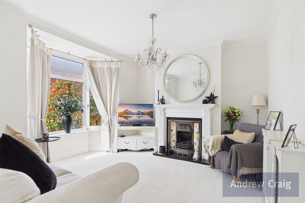 Property photo 2 of 19 Lounge