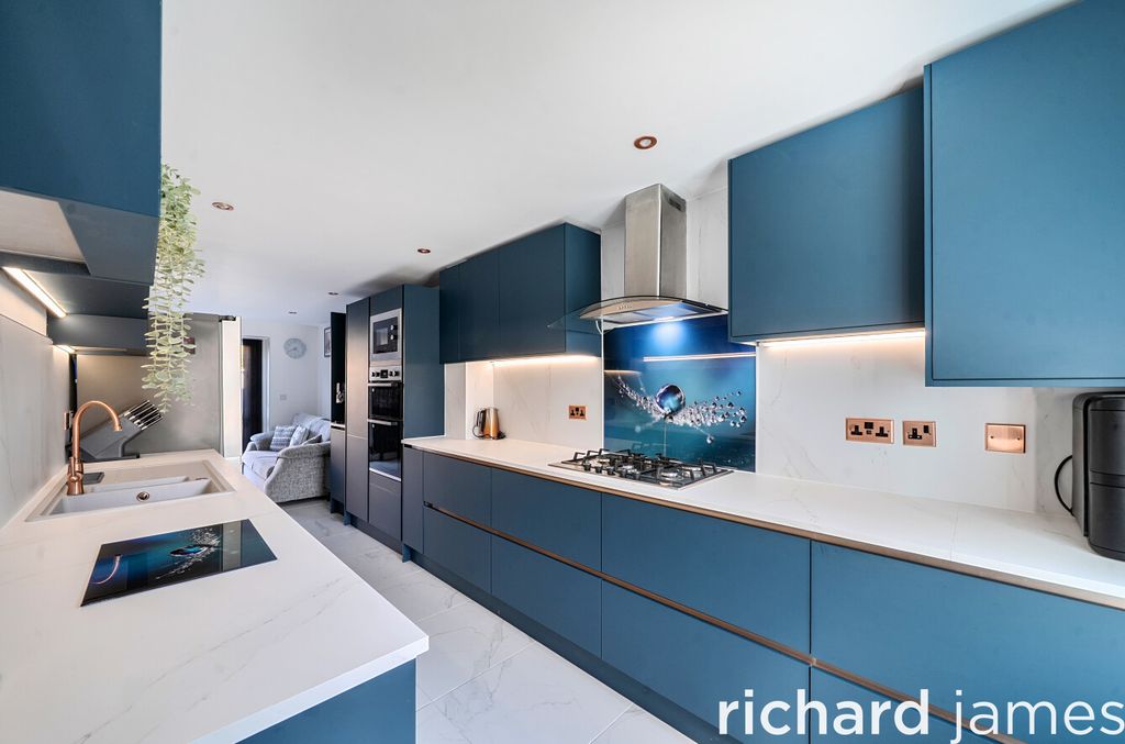 Property photo 2 of 19 01551F7A56354Da58B49929E899Da2d5