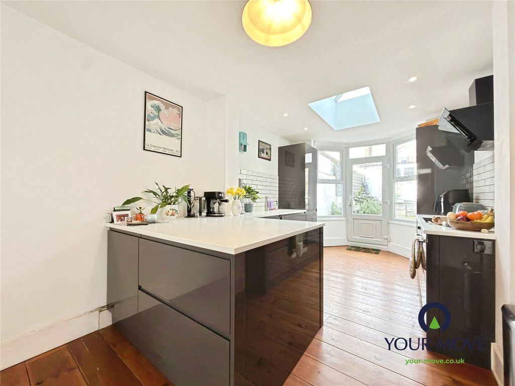 Property photo 2 of 14 Kitchen