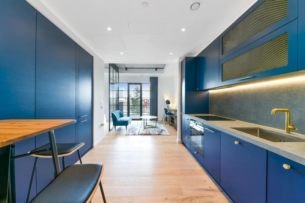 Property photo 2 of 18