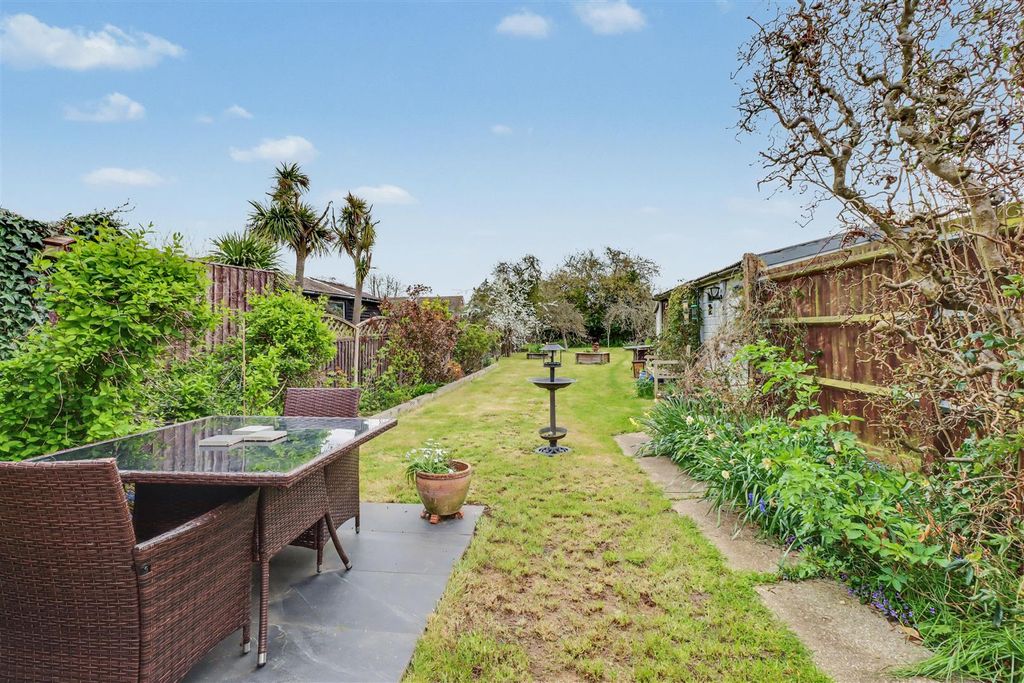 Property photo 2 of 16 30 Church End Avenue-10.Jpg