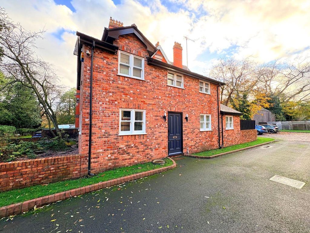 Property photo 1 of 17 External