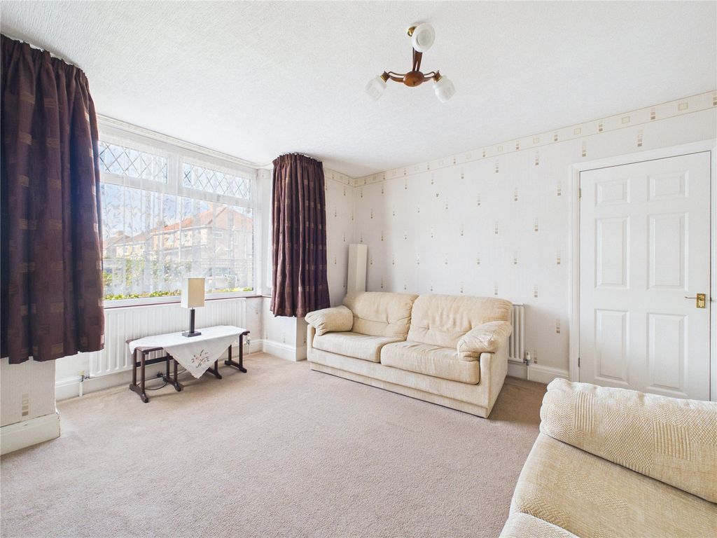 Property photo 3 of 27 Picture No. 12