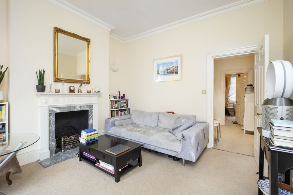 Property photo 3 of 9 Queens House Flat...