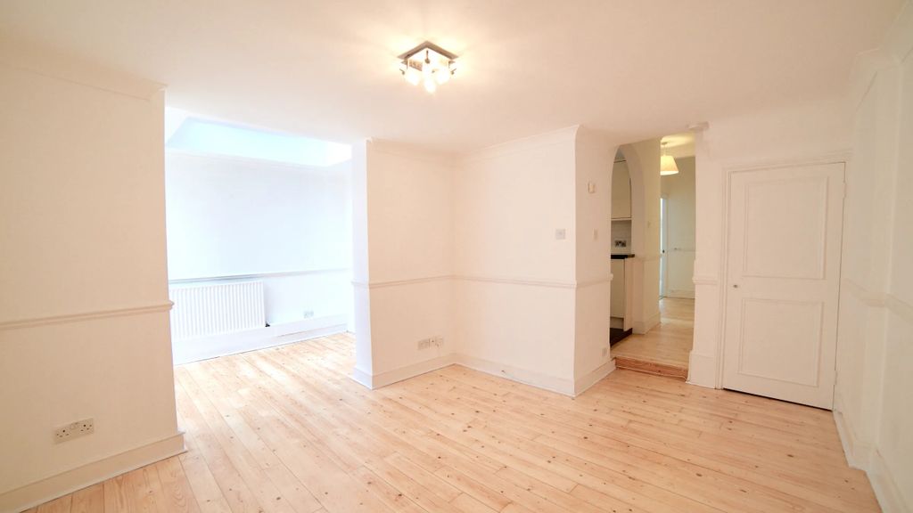 Property photo 1 of 12 Spacious Reception