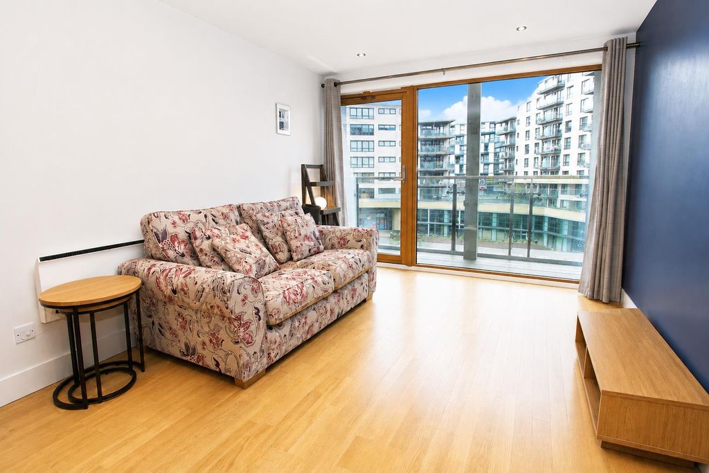 Property photo 1 of 8 Bright Lounge With Floor-To-Ceiling Windows...