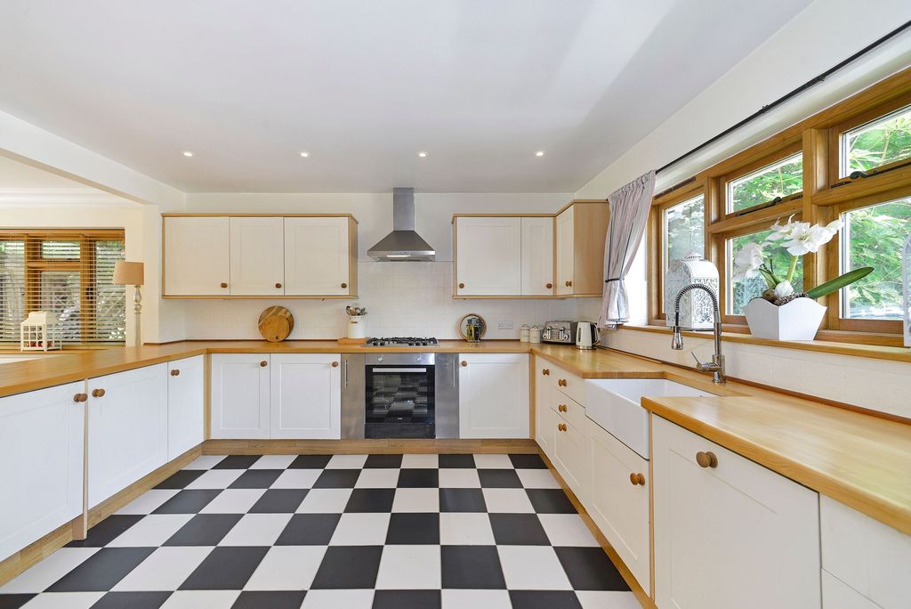 Property photo 2 of 18