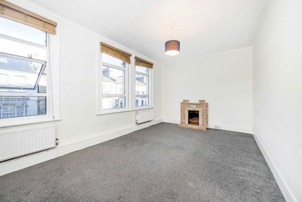 Property photo 2 of 7