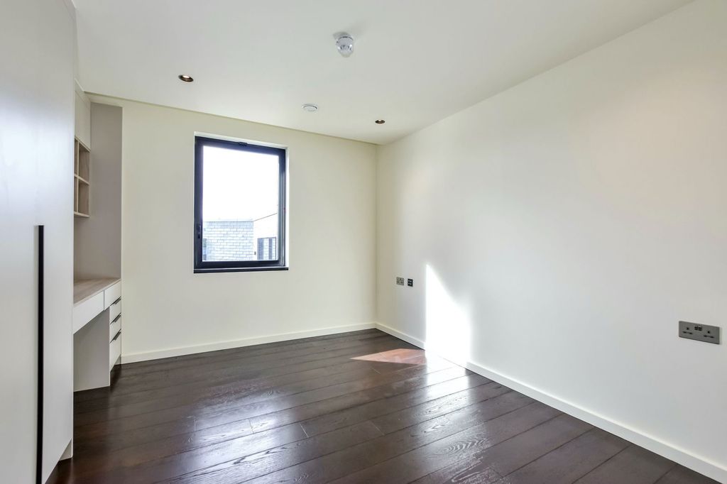 Additional image 15 of 7 bed detached house to rentCrouch Lane, Goffs Oak, Waltham Cross EN7