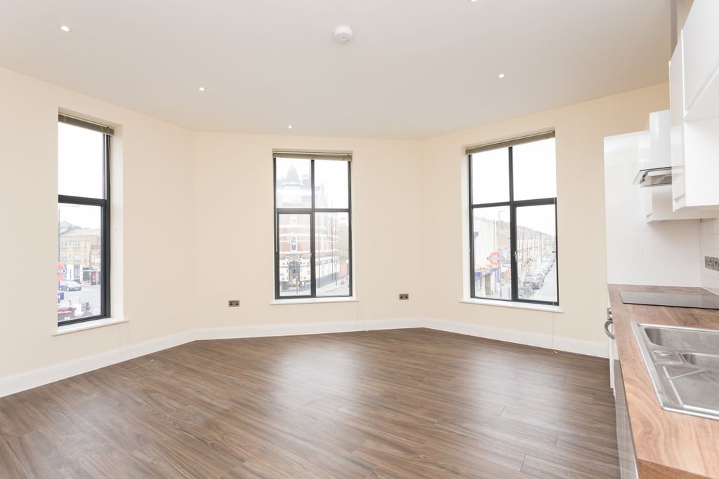 Property photo 1 of 8 Flat 2 - 1 Trinity R
