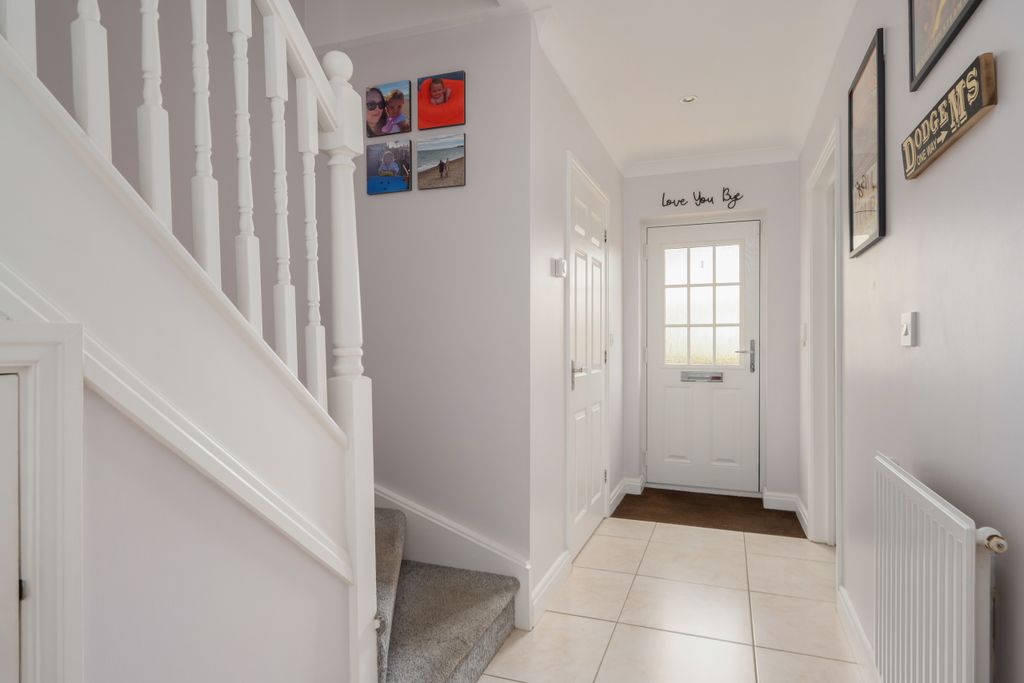 Property photo 2 of 24 Entrance Hall