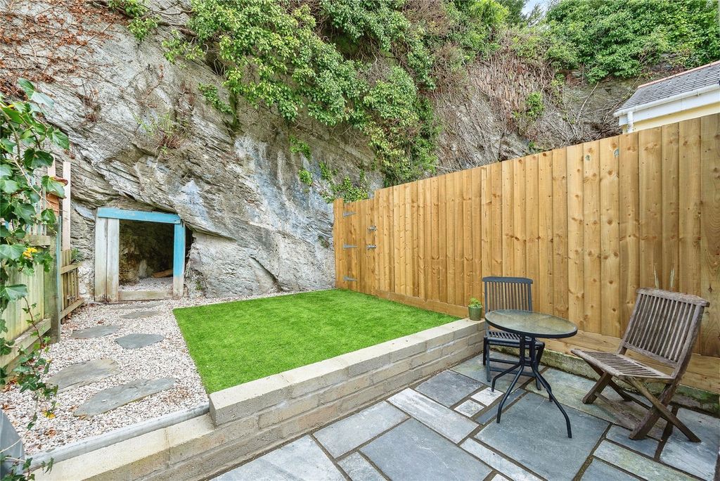 Property photo 3 of 12 Picture No. 18