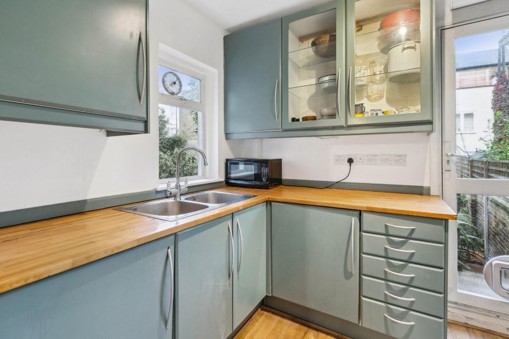 Property photo 2 of 10 Kitchen (2)