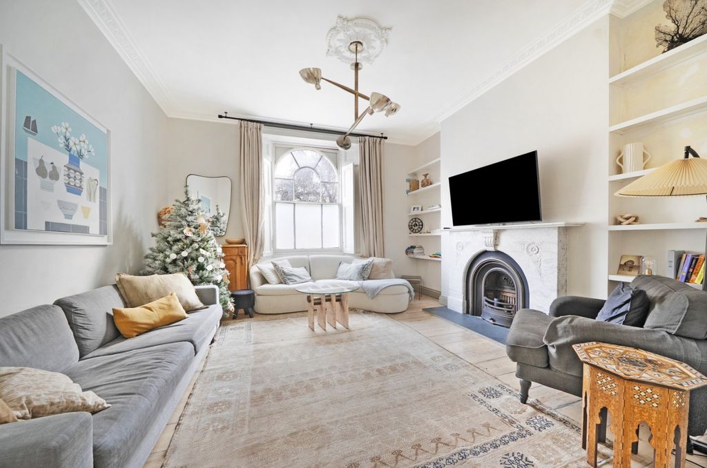 Property photo 2 of 25