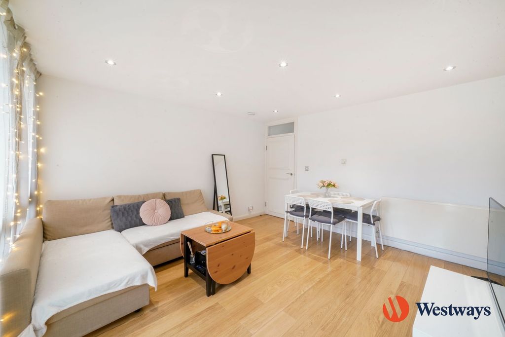 Property photo 3 of 9