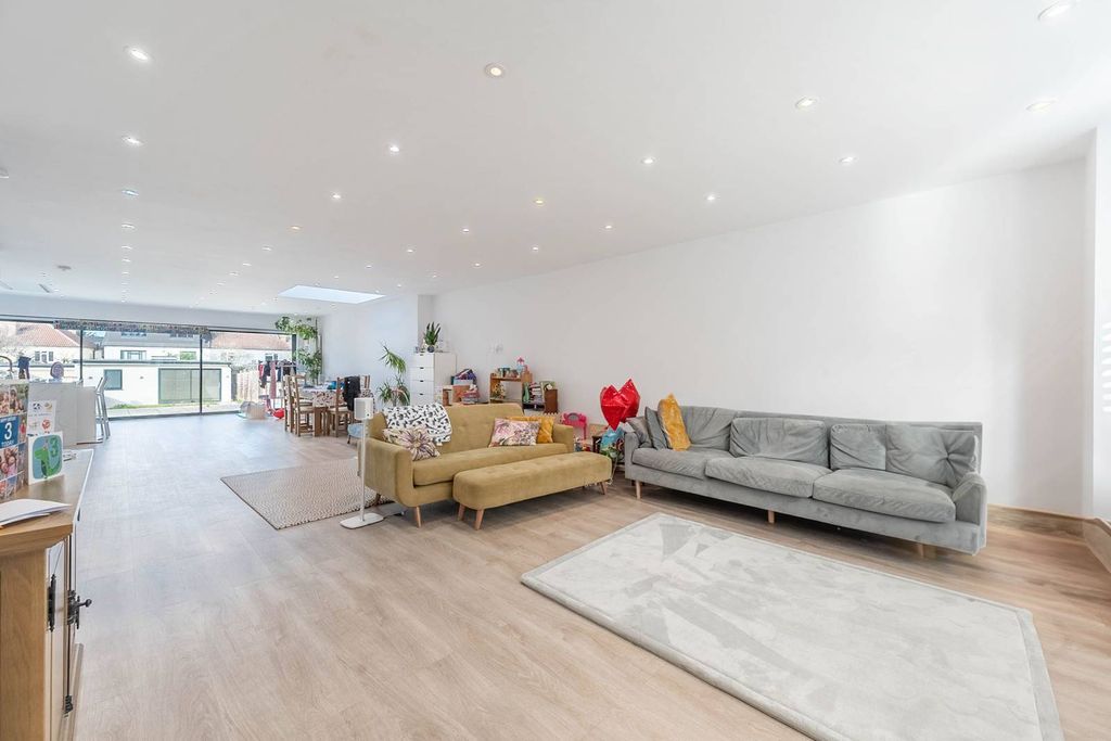 Property photo 1 of 22