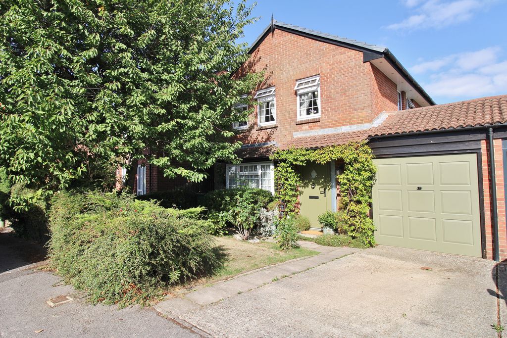 Property photo 1 of 32