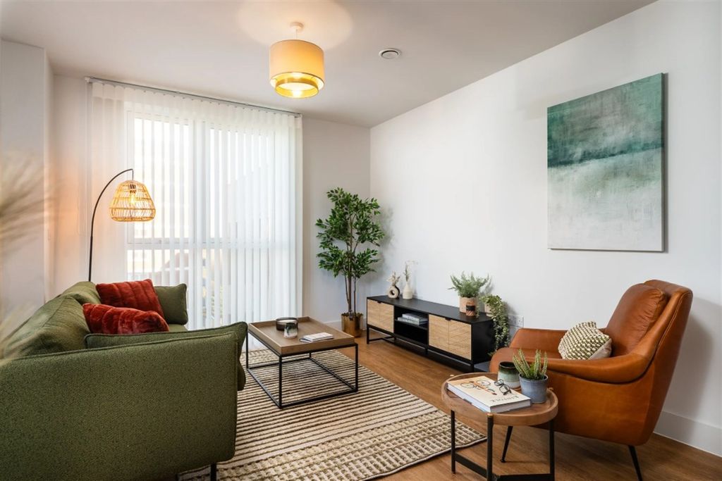 Property photo 1 of 7 (Main)