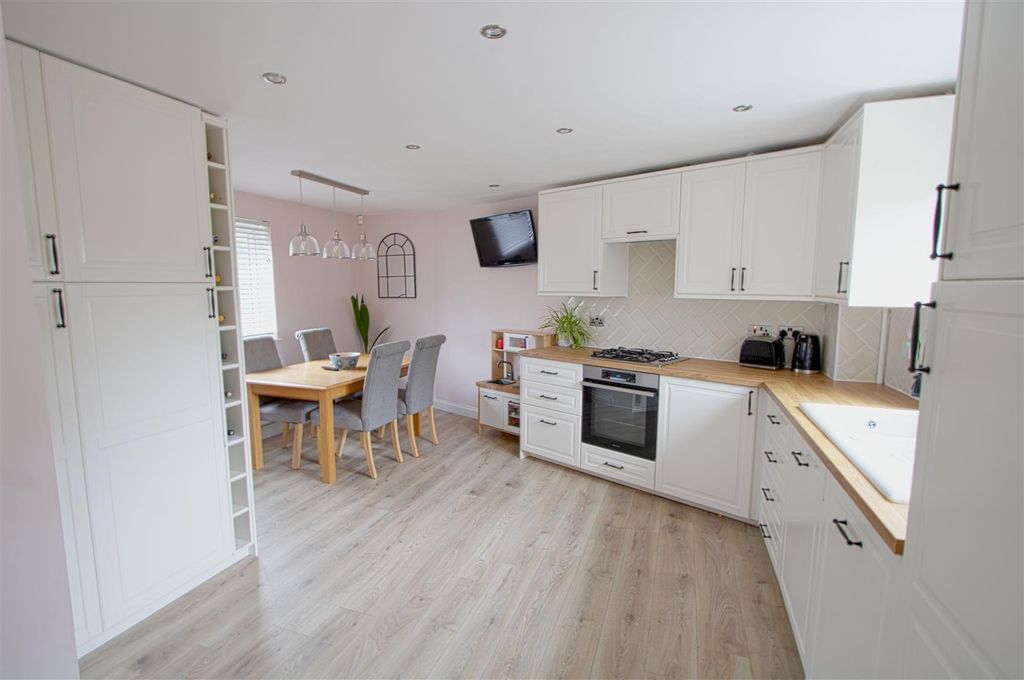 Property photo 2 of 13 Kit1.Jpg