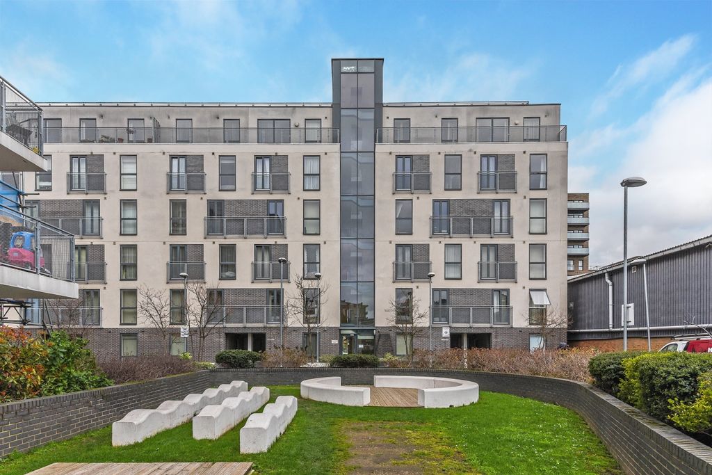 Property photo 1 of 9