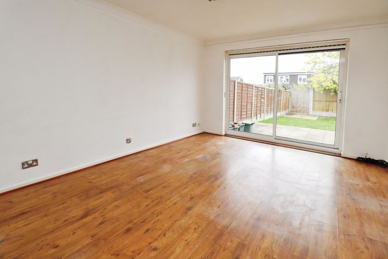 Property photo 3 of 25 Pyefleet Close