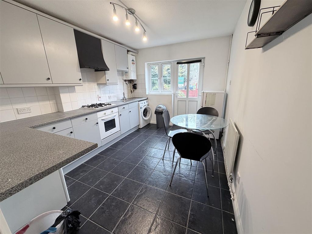 Property photo 3 of 8 Kitchen Diner