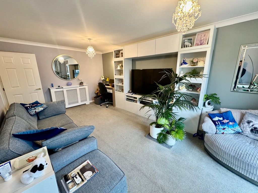 Property photo 2 of 8